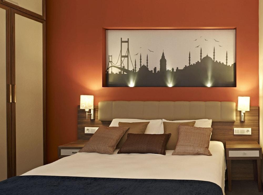 Lapis & Otel